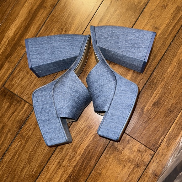 Denim heel. Never been worn. Size 8. - Picture 2 of 4